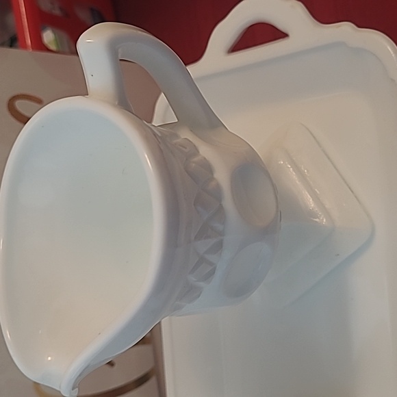 Milkglass cream and sugar - Picture 3 of 4